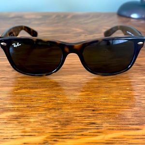 Brown tortoise Ray Ban (authentic) w/case.